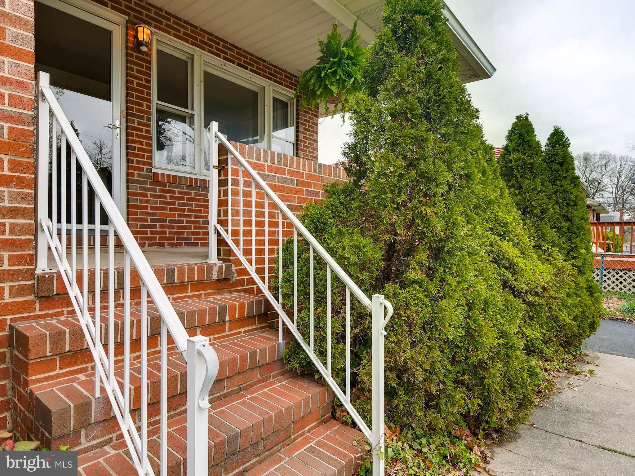 800 George Avenue Baltimore, MD 21221 - Photo 3 of 28 Covered Front Porch