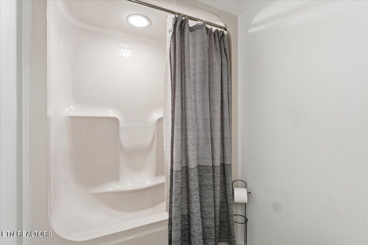 301 Cheestana Way Loudon, TN 37774 - Photo 26 of 44 26-Full Bath
