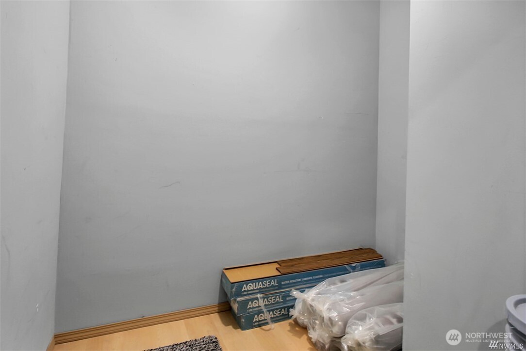 424 North 85th Street, Unit 406 Seattle, WA 98103 - Photo 22 of 34