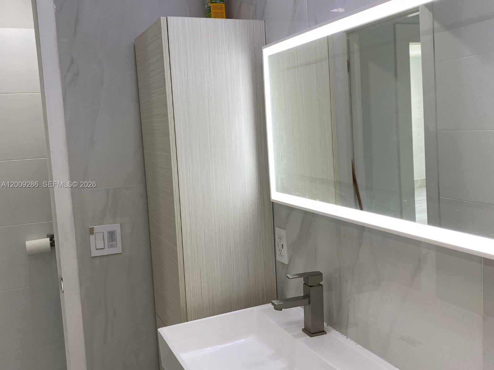 403 Southwest 89th Place Miami, FL 33174 - Photo 23 of 39 a close view of cabinet