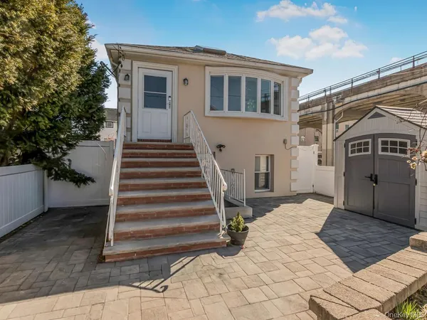 $850,000 | 304 Beach 91st Street | Hammels