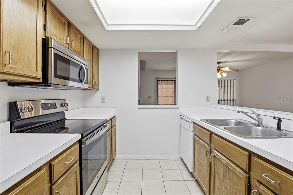 826 Southwest 57 Terrace, Unit 120Q Gainesville, FL 32607 - Photo 6 of 37