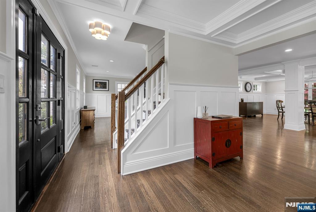 267 Merlin Place Wyckoff, NJ 07481 - Photo 5 of 49