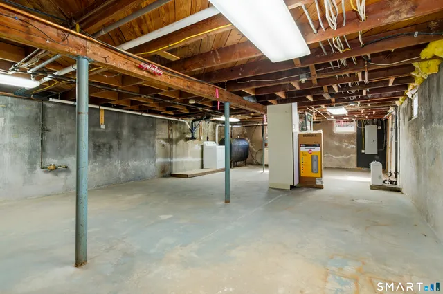 $359,900 | 23 Ridgefield Road, Wallingford, CT 06492