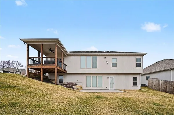 $569,950 | 8715 Northwest 74th Terrace, Kansas City, MO 64152