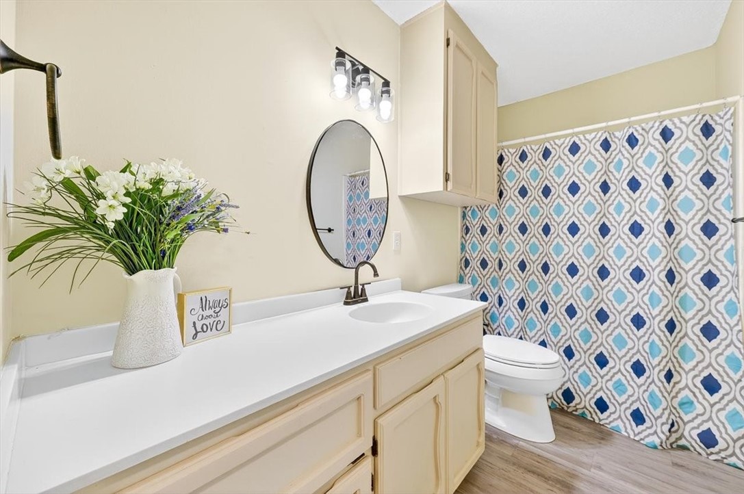 4710 Vail Street Corpus Christi, TX 78413 - Photo 23 of 30 hall bath