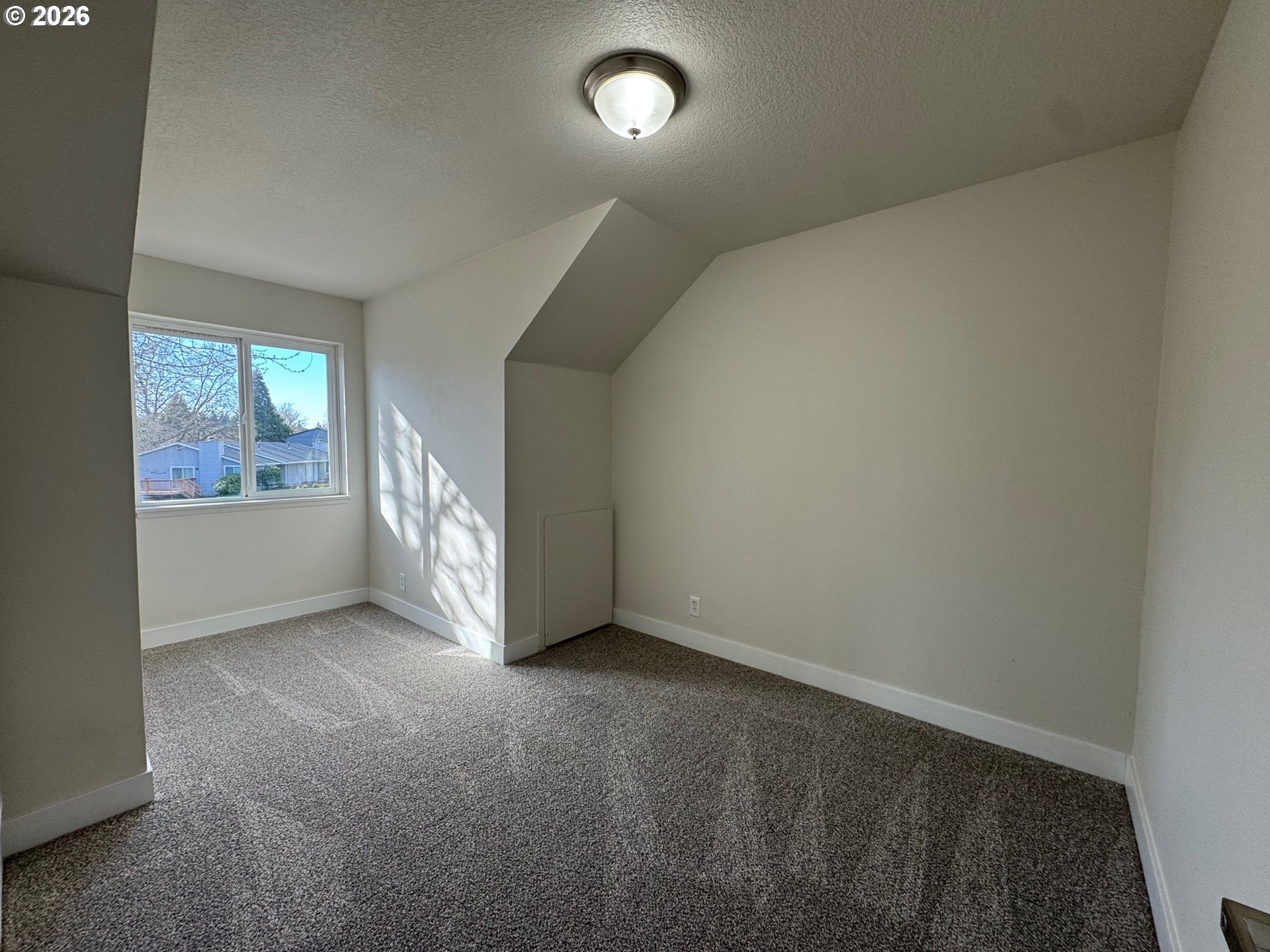 19901 Southwest Meadowbrook Court Beaverton, OR 97078 - Photo 20 of 23 an empty room with a window