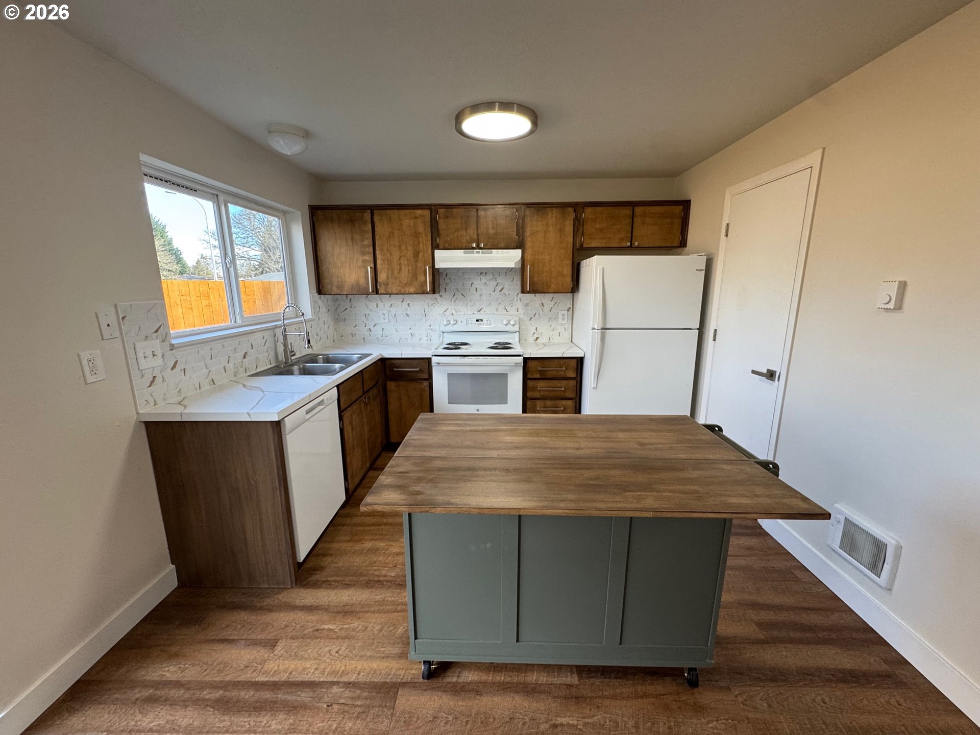 19901 Southwest Meadowbrook Court Beaverton, OR 97078 - Photo 8 of 23 a kitchen with stainless steel appliances granite countertop a sink stove and refrigerator