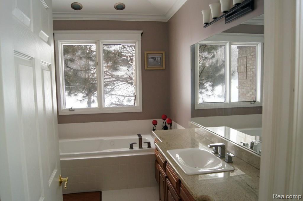 1794 Fox Run Rochester Hills, MI 48306 - Photo 25 of 36