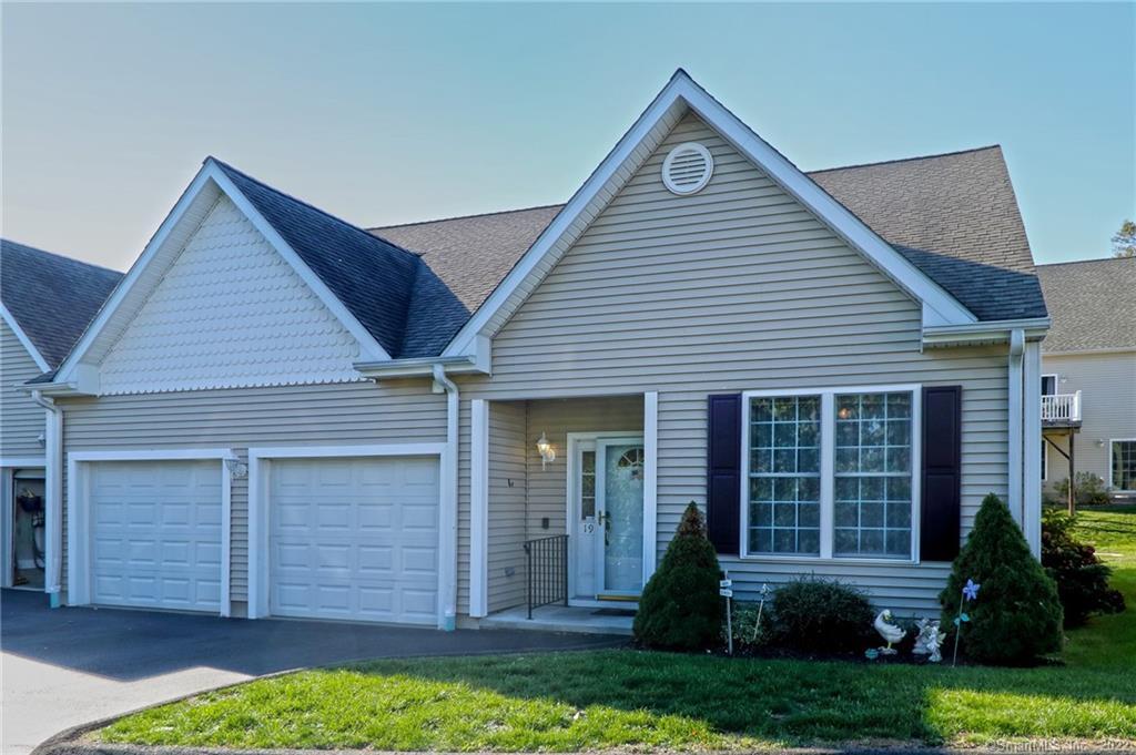 Welcome to this move-in ready end unit in the sought after Hamden Farms 55+ community!