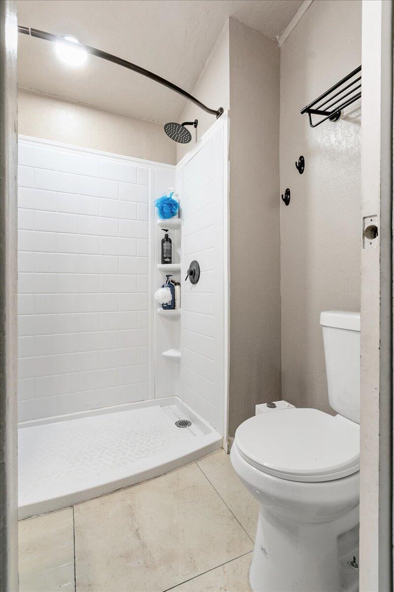 69530 Dillon Road, Unit 27 Desert Hot Springs, CA 92241 - Photo 11 of 20 Shower Bidet