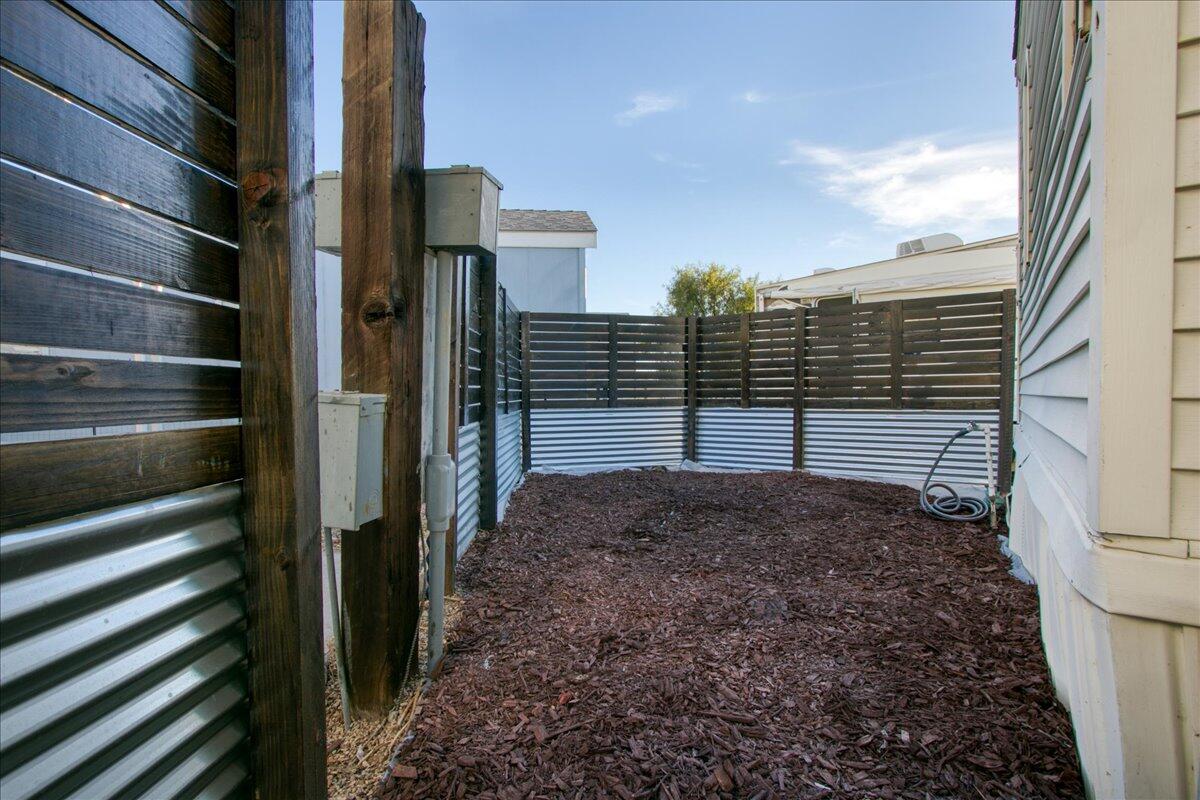 69530 Dillon Road, Unit 27 Desert Hot Springs, CA 92241 - Photo 16 of 20 Privacy Fence