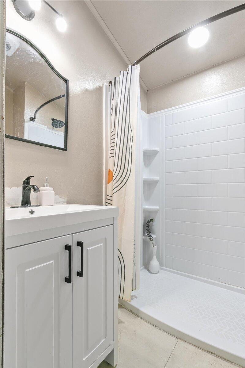 69530 Dillon Road, Unit 27 Desert Hot Springs, CA 92241 - Photo 10 of 20 Shower Vanity