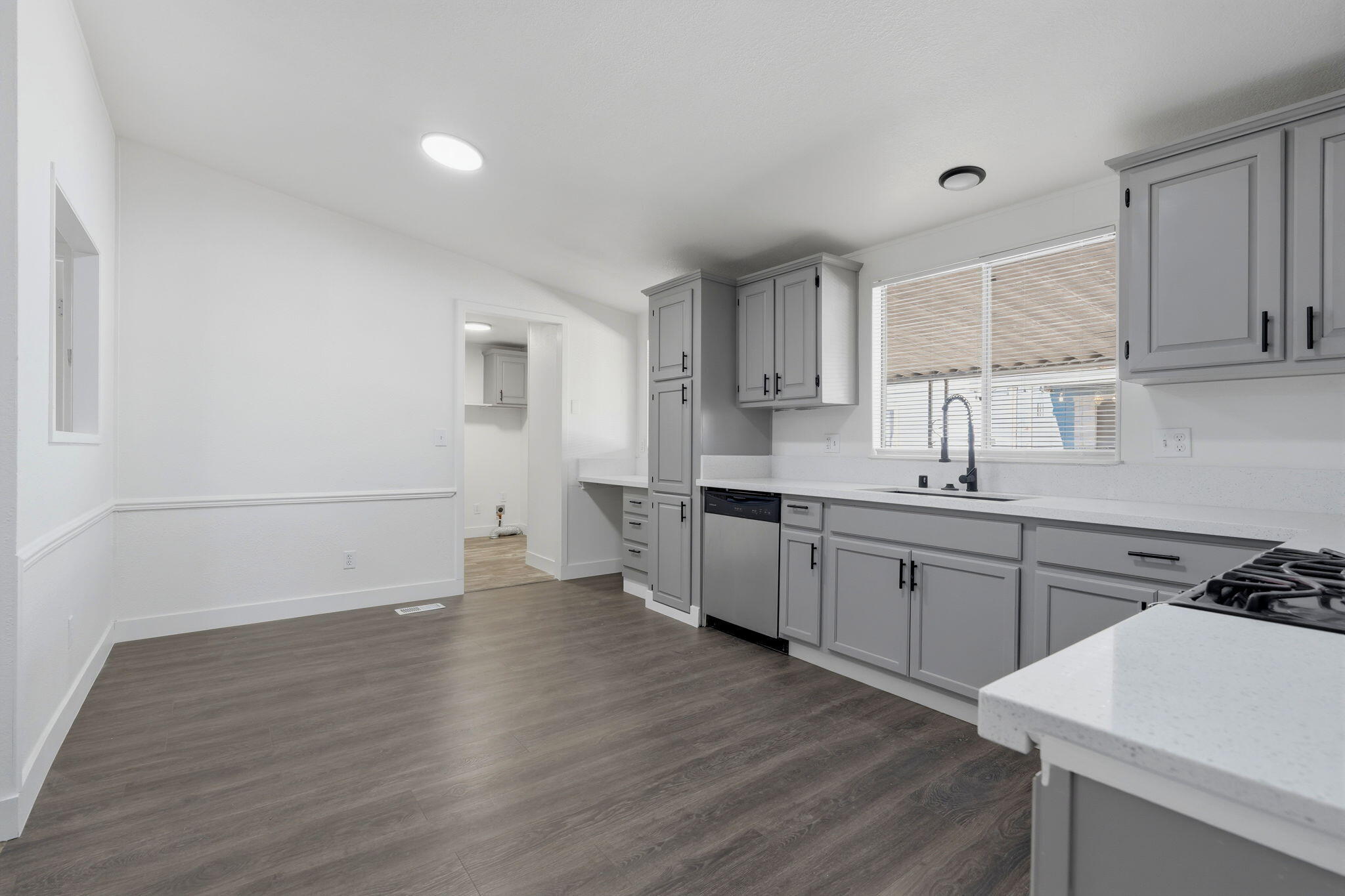 900 East Rankin Road, Unit 142 Tulare, CA 93274 - Photo 4 of 34 14-900_East_Rankin_Road_142_Tulare_011