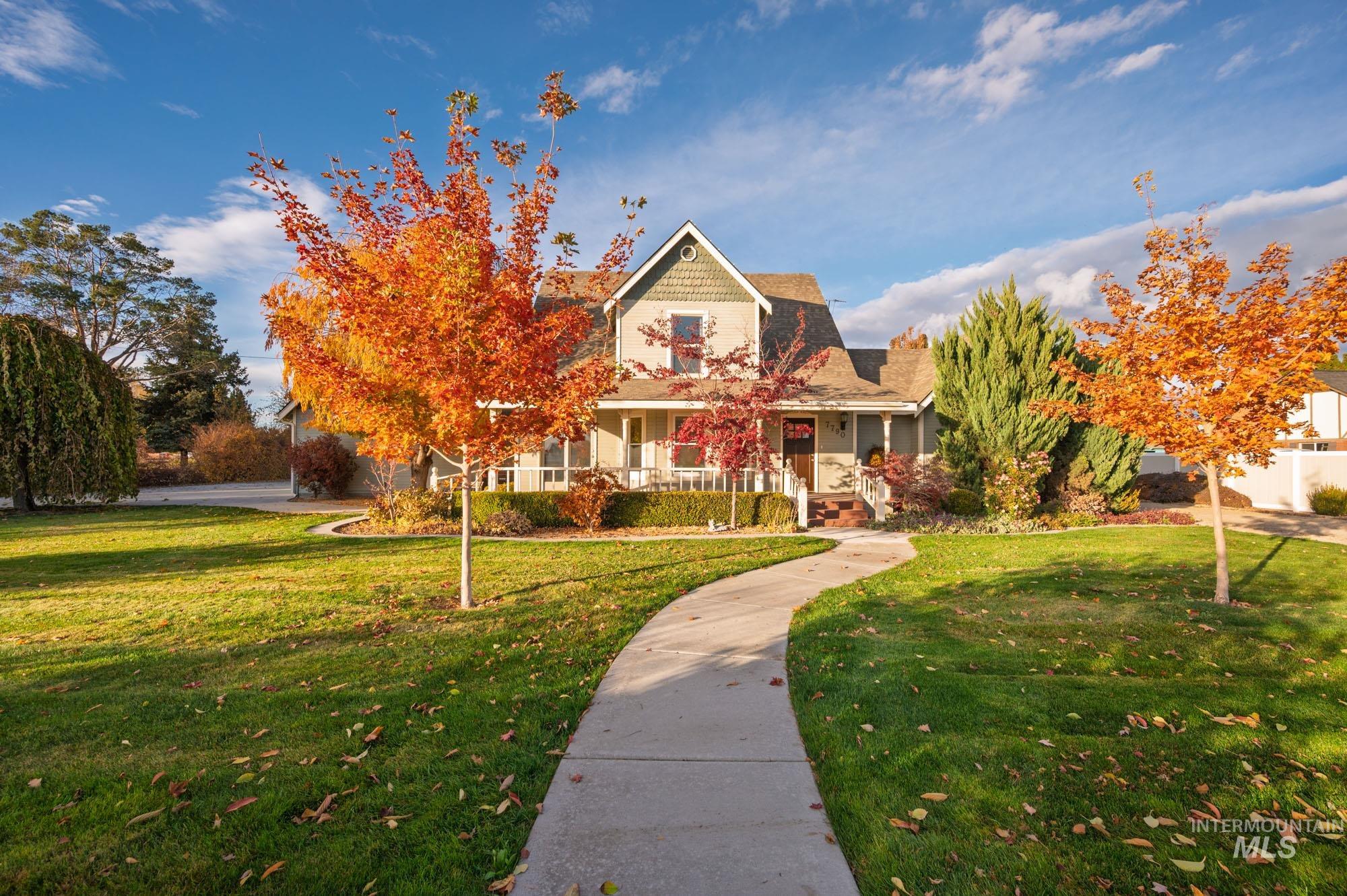 7790 Ustick Road Nampa, ID 83687 - Photo 35 of 41 View of front of home with a porch and a front lawn