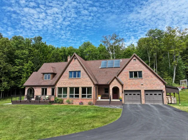 $819,000 | 936 Rocky Ridge Road, St. Johnsbury, VT 05819