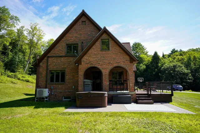 $819,000 | 936 Rocky Ridge Road, St. Johnsbury, VT 05819