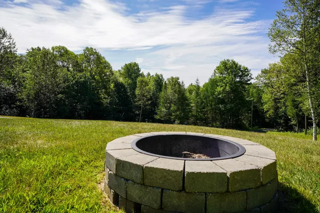 $819,000 | 936 Rocky Ridge Road, St. Johnsbury, VT 05819