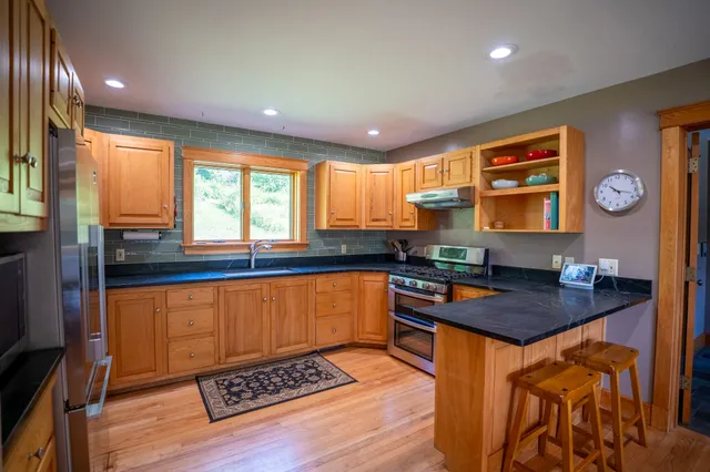$819,000 | 936 Rocky Ridge Road, St. Johnsbury, VT 05819