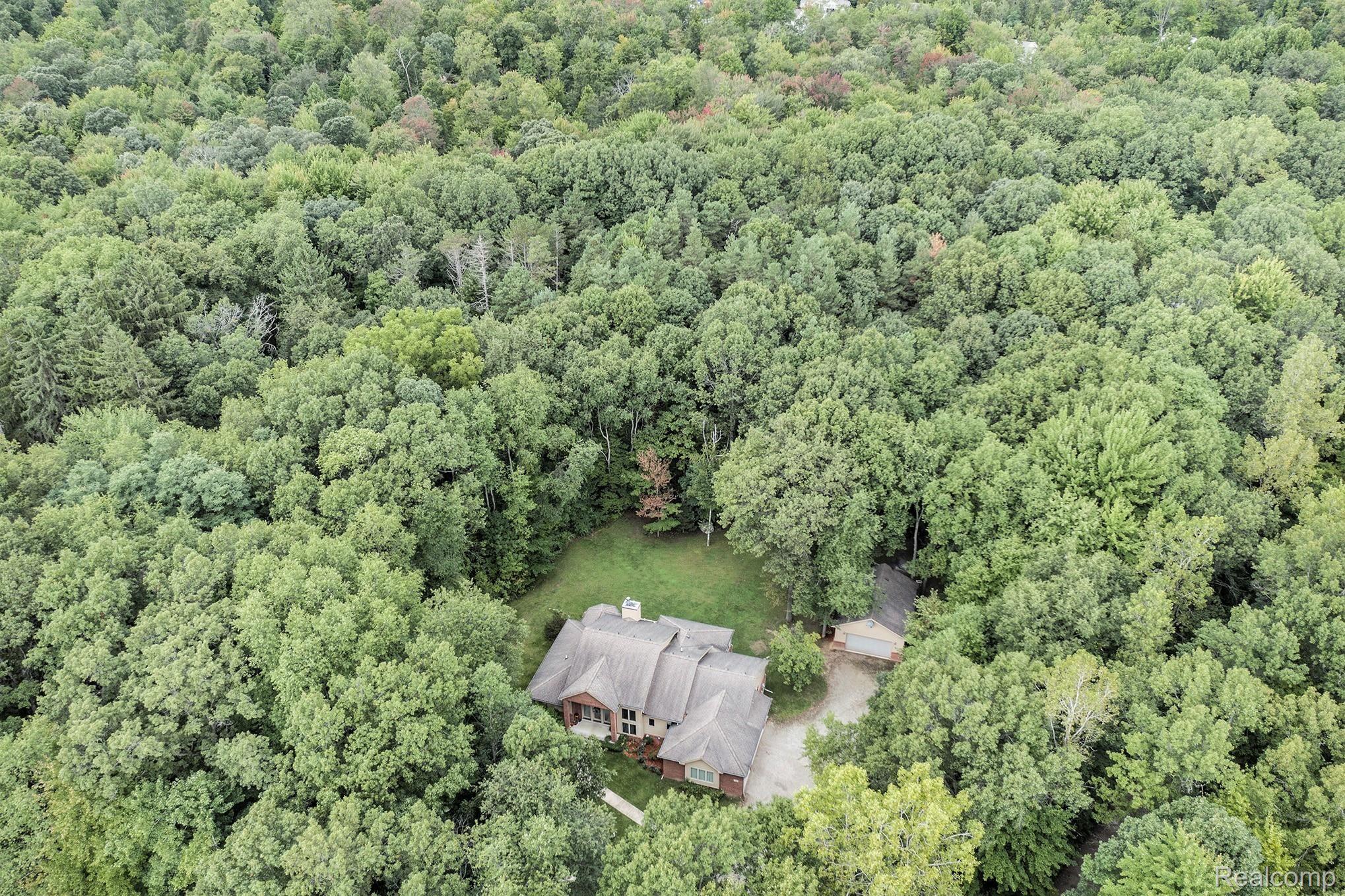 9813 McClements Road Brighton, MI 48114 - Photo 46 of 47 DJI_0422.jpg