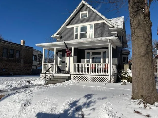 $249,900 | 1007 Hudson Road, St. Paul, MN 55106
