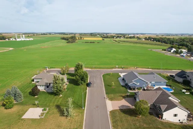 $49,800 | 206 Highland Boulevard Northeast, Melrose, MN 56352