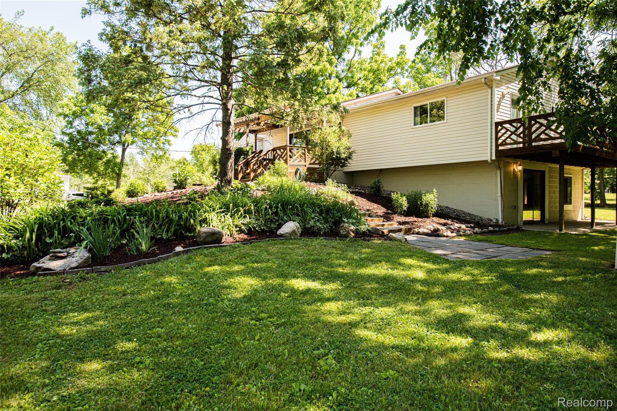25432 Johns Road South Lyon, MI 48178 - Photo 21 of 27 Exterior (3)-2.jpg