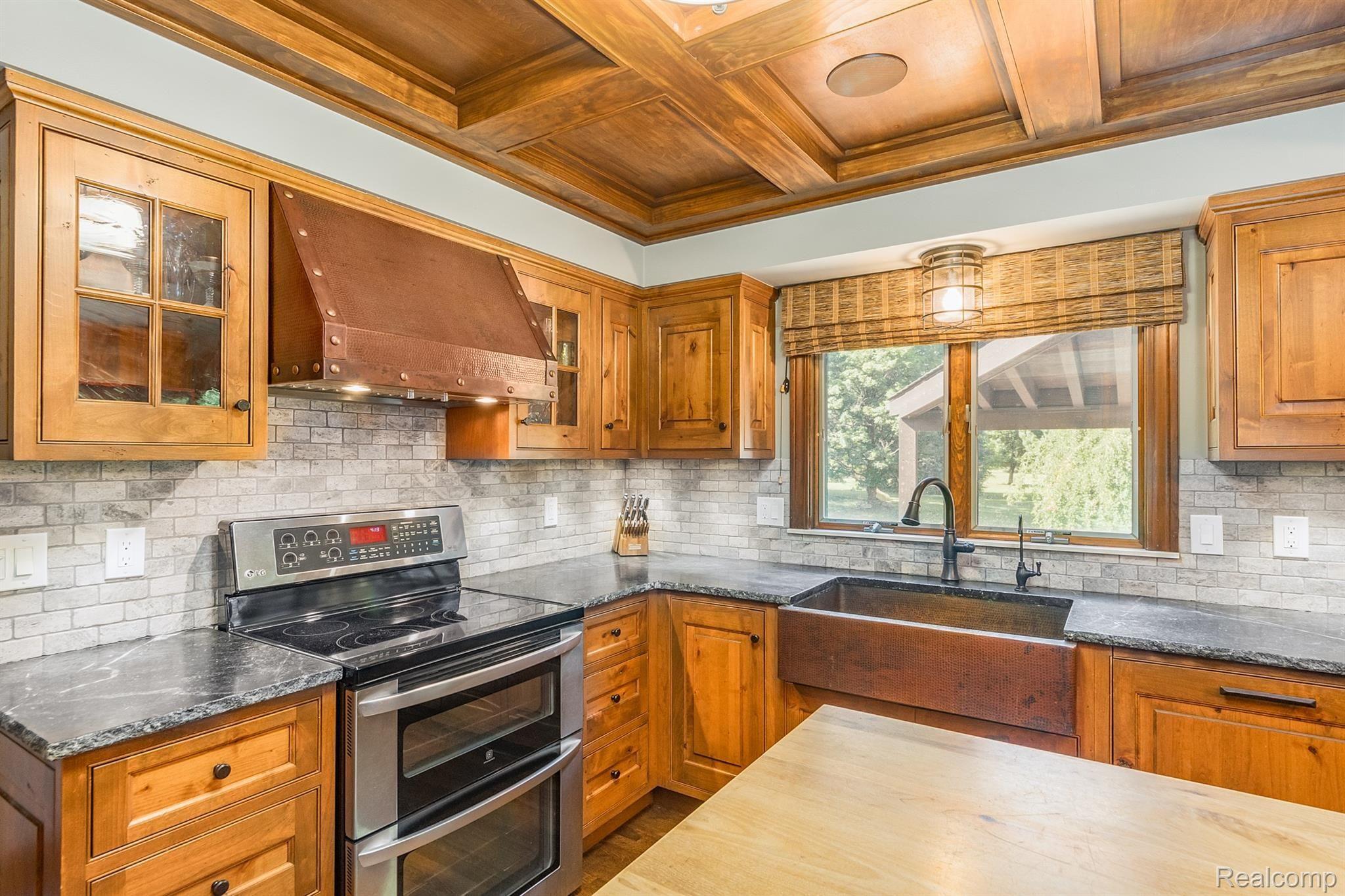 1955 East Snell Road Rochester, MI 48306 - Photo 3 of 49 mm080219_interior-106.jpg