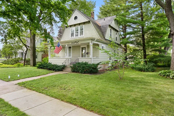$300,000 | 127 Alma Street, Sycamore, IL 60178