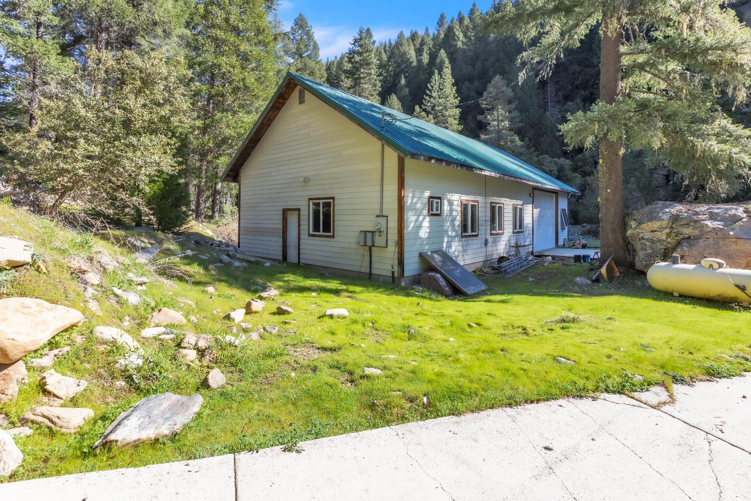 280 Gold Bluff Road Downieville, CA 95936 - Photo 10 of 45 Gallery Image 10