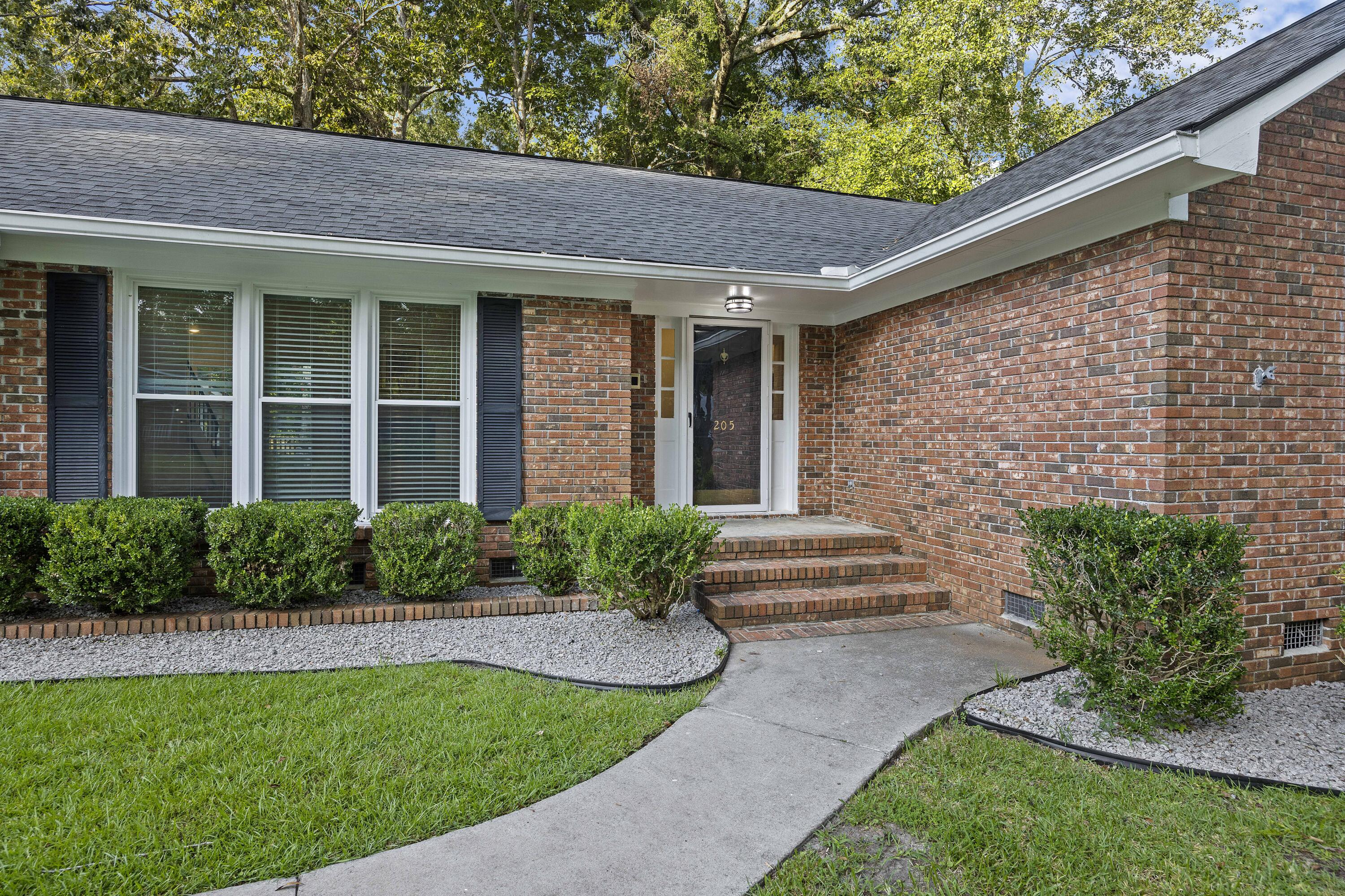 205 Turtle Cove Road Summerville, SC 29485 - Photo 3 of 20 243A8416