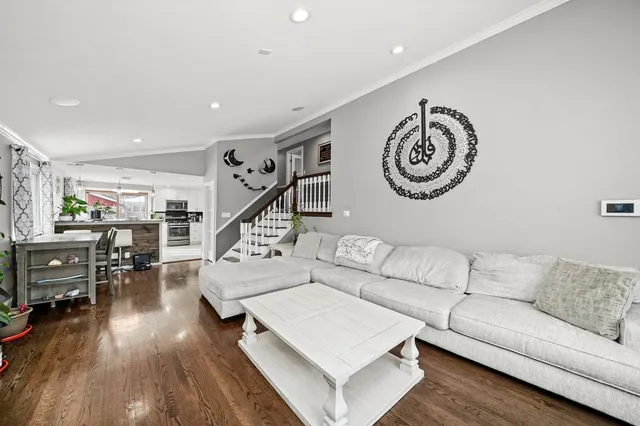 $397,000 | 9016 South 48th Court, Oak Lawn, IL 60453