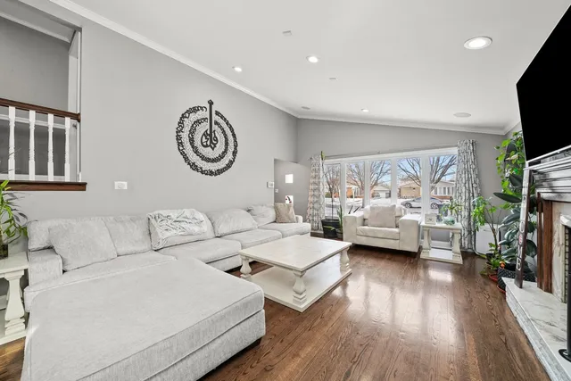 $397,000 | 9016 South 48th Court, Oak Lawn, IL 60453