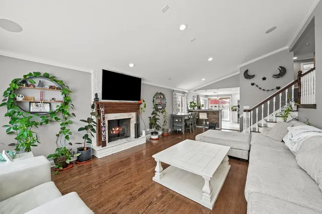 $397,000 | 9016 South 48th Court, Oak Lawn, IL 60453