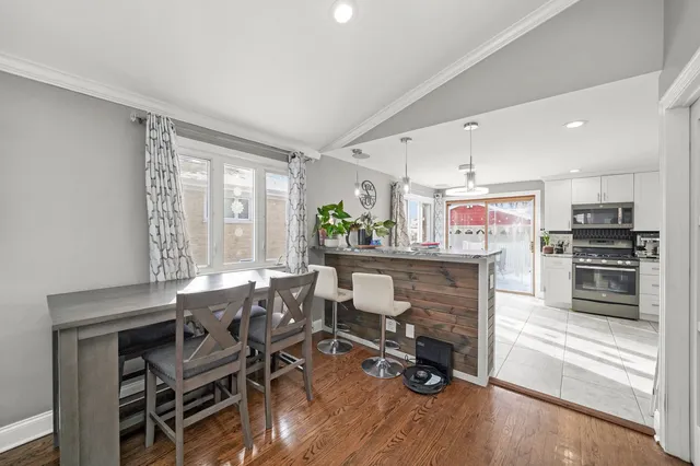 $397,000 | 9016 South 48th Court, Oak Lawn, IL 60453