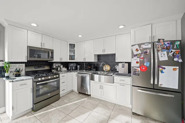 $397,000 | 9016 South 48th Court, Oak Lawn, IL 60453