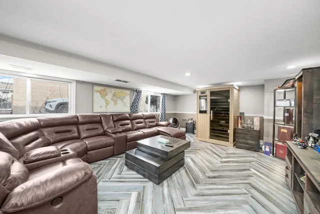 $397,000 | 9016 South 48th Court, Oak Lawn, IL 60453