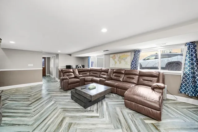 $397,000 | 9016 South 48th Court, Oak Lawn, IL 60453