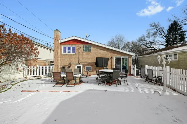 $397,000 | 9016 South 48th Court, Oak Lawn, IL 60453