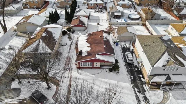 $397,000 | 9016 South 48th Court, Oak Lawn, IL 60453