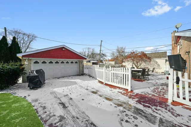 $397,000 | 9016 South 48th Court, Oak Lawn, IL 60453