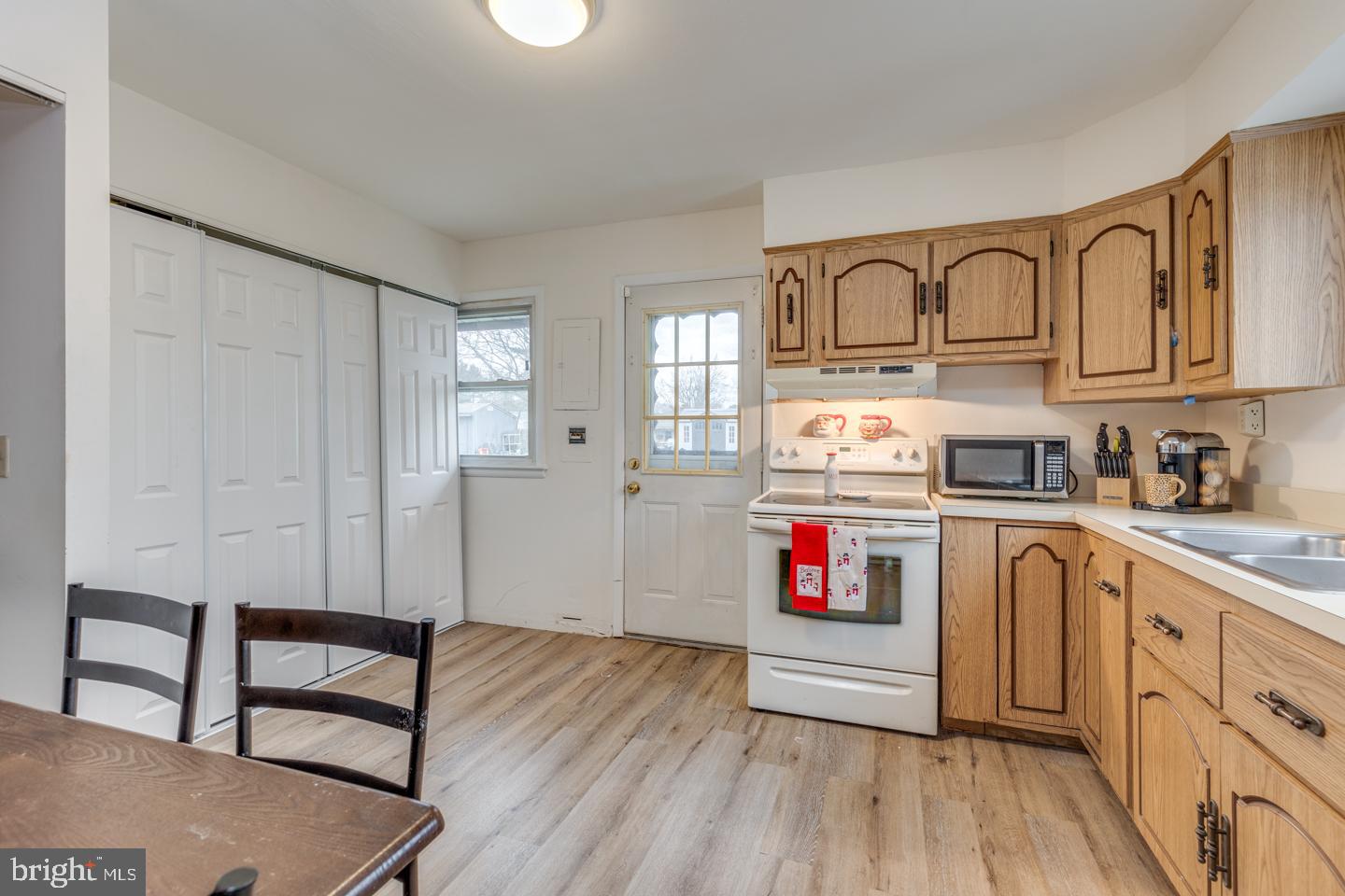 410 Magnolia Road Mount Laurel, NJ 08054 - Photo 16 of 27 Eat in Kitchen