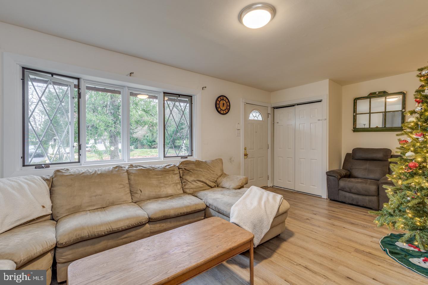 410 Magnolia Road Mount Laurel, NJ 08054 - Photo 6 of 27 Living area