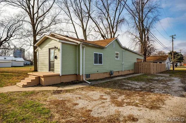 $129,000 | 432 Anderson Street, Carlinville, IL 62626