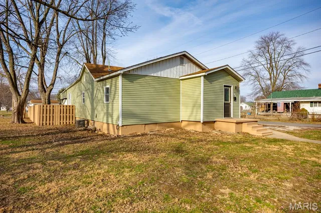 $129,000 | 432 Anderson Street, Carlinville, IL 62626