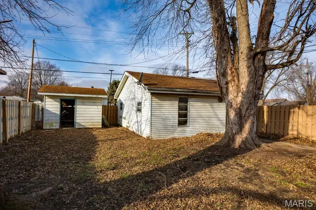 $129,000 | 432 Anderson Street, Carlinville, IL 62626