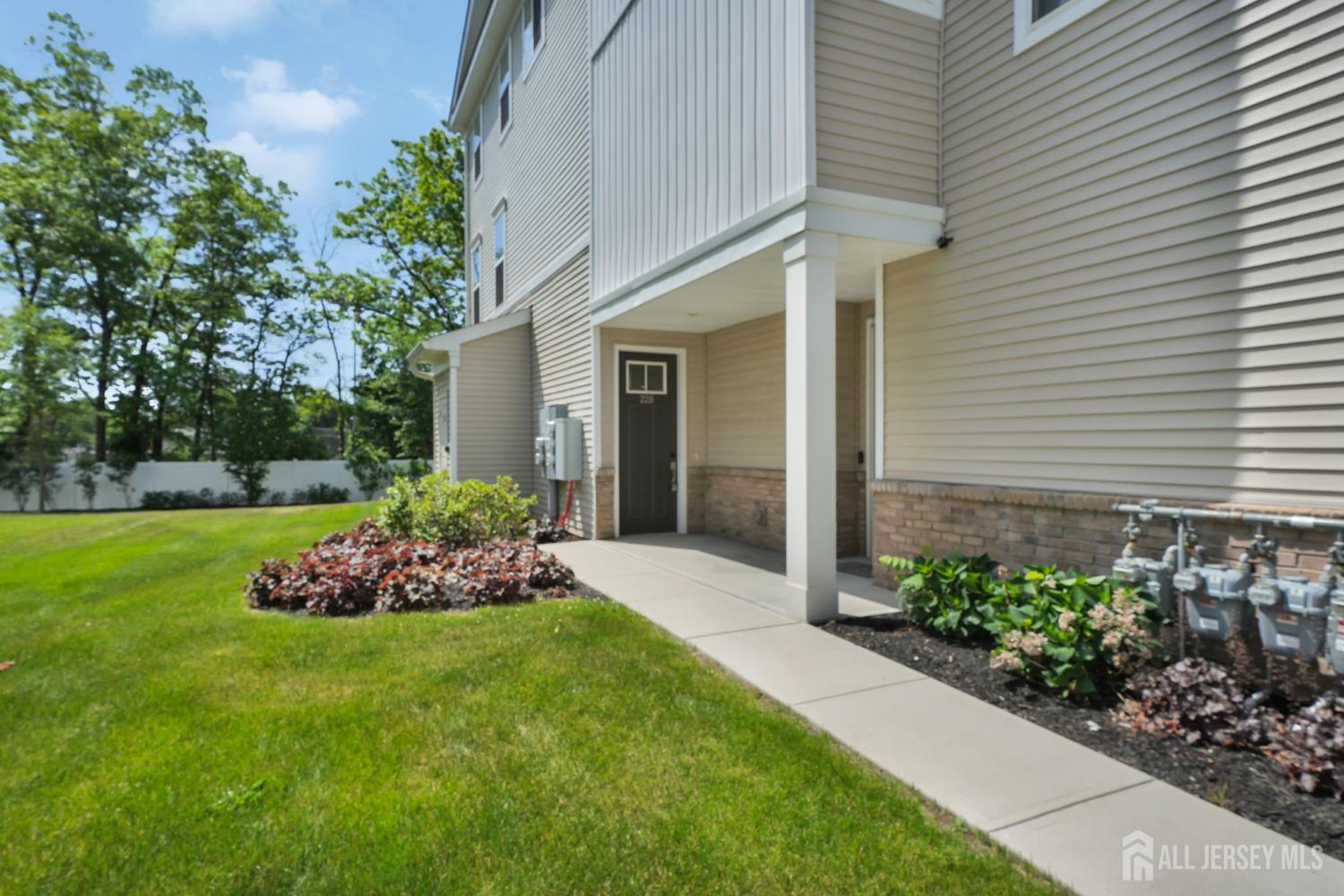 228 Park Lane Dunellen, NJ 08812 - Photo 2 of 25