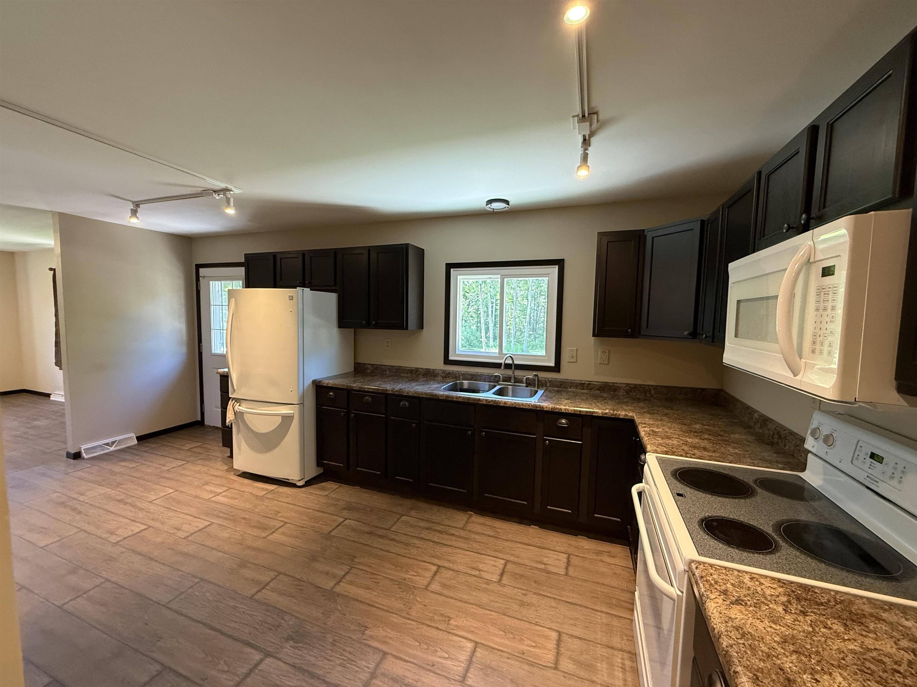N6392 Blueberry Road Gresham, WI 54128 - Photo 4 of 28