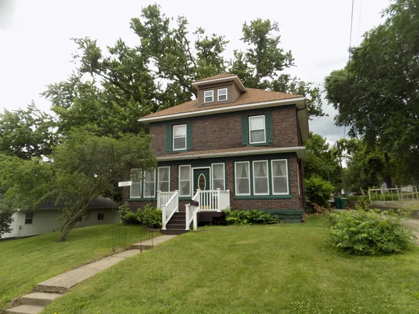 $189,900 | 1009 South Street, Jackson, MN 56143