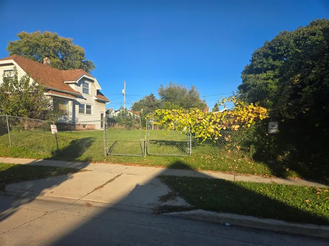 $42,500 | 17 North 72nd Street, West Allis, WI 53214